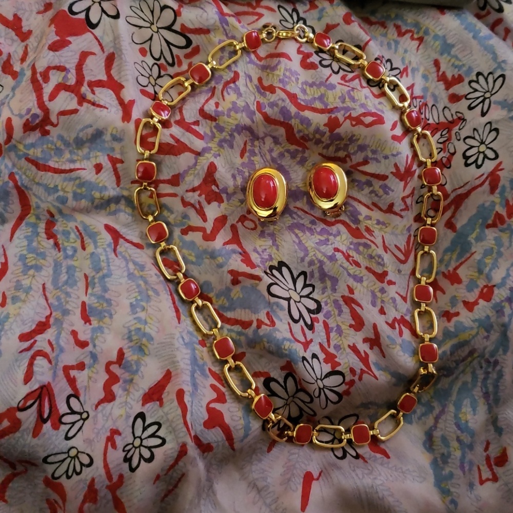 Necklace and earring set